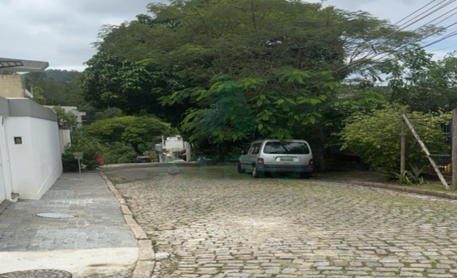 Foto de Terreno em leilão no bairro Freguesia (Jacarepaguá) em Rio De Janeiro - RJ